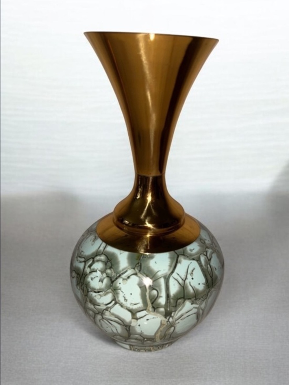 VINTAGE HANDPAINTED DELFTWARE AND BRASS VASE MADE IN HOLLAND BLUES AND BROWNS